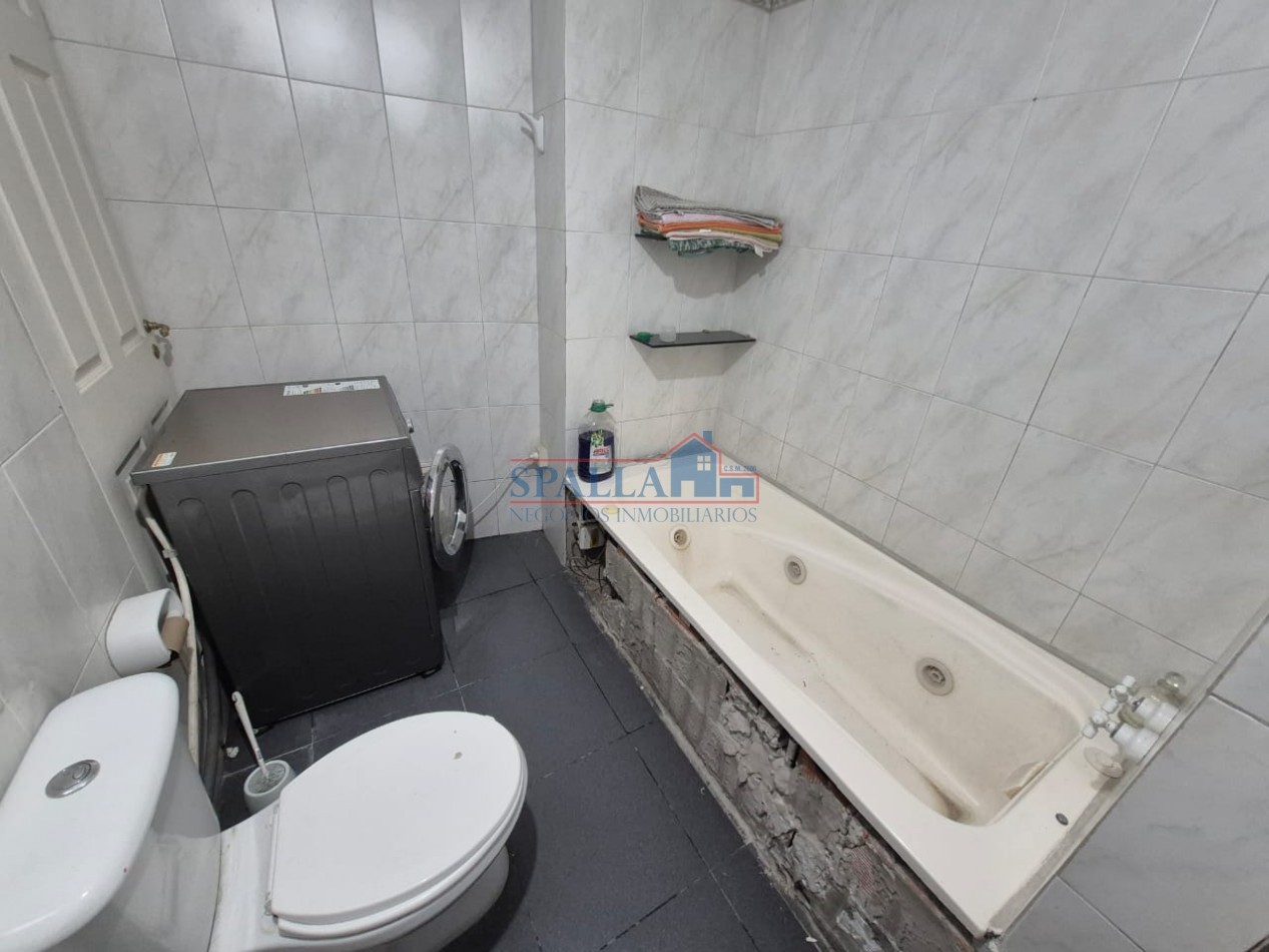 VENTA LOCAL COMERCIAL CON ESTACIONAMIENTO PROPIO PILAR CENTRO