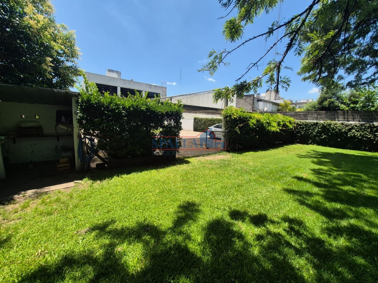 VENTA LOCAL COMERCIAL CON ESTACIONAMIENTO PROPIO PILAR CENTRO