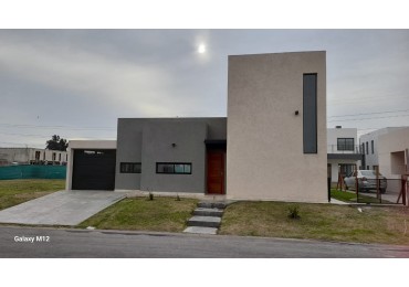  CASA EN VENTA 4 AMBIENTES A ESTRENAR EN PILAR - COMPLEJO SPRING PARK
