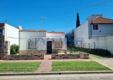 VENTA CASA 4 AMBIENTES CON PARQUE EN VILLA MORRA PILAR