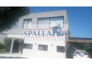 VENTA CASA 4 AMBIENTES EN BARRIO CERRADO LAGOON PILAR