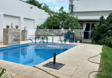VENTA OPORTUNIDAD CASA 5 AMBIENTES CON PILETA Y QUINCHO AVELLANEDA WILDE 