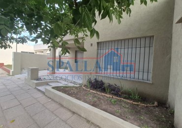 VENTA CASA 4 AMBIENTES PILAR CENTRO SIN EXPENSAS 